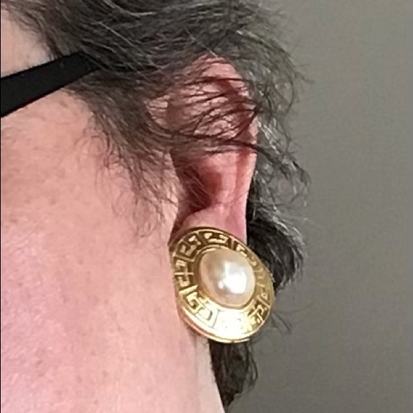 Rare Vintage Givenchy Clip-on Earrings with faux Freshwater Pearl Cabochon - Picture 7 of 7
